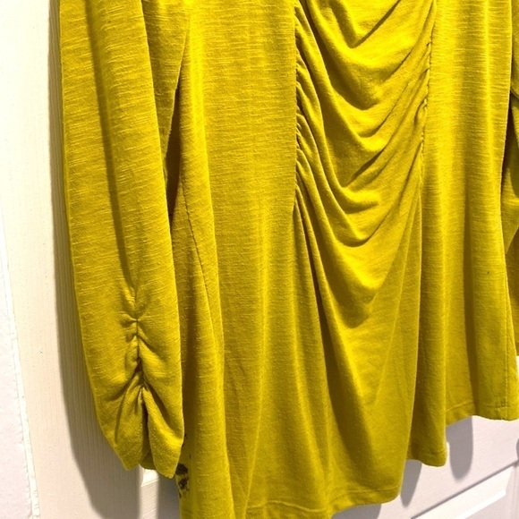 Boho top blouse with sparkly studs ruffled back and sleeves chartreuse green M
C - Picture 3 of 7